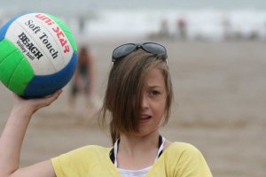 Ilfacombe-Volley-About-to-serve