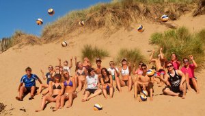 Ilfacombe-volley-Balls-in-the-air